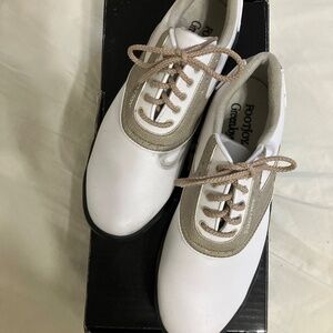 Golf shoes